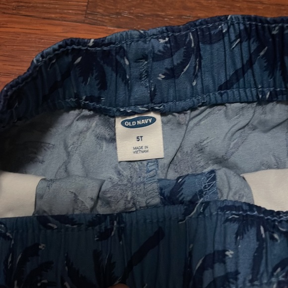 Shorts - Picture 3 of 3